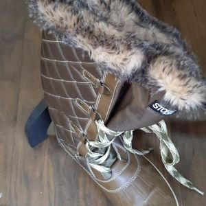 Strom Boots by Cougar size 10  Quilted Winter Boot
